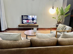 Cozy 3 Bedroom House with unique bathrooms - 2084